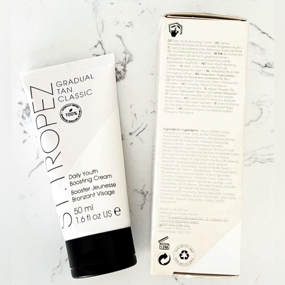 St.Tropez Gradual Tan Classic - Daily Youth Boosting Cream - Picture 4 of 7